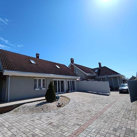 Nikolux Apartman Hajdúszoboszló Esterno foto