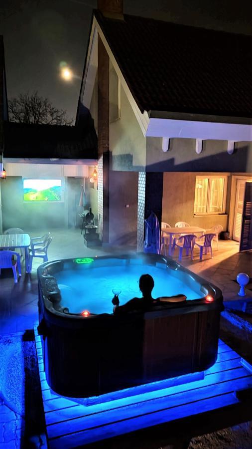 Nikolux Apartman Hajdúszoboszló Esterno foto