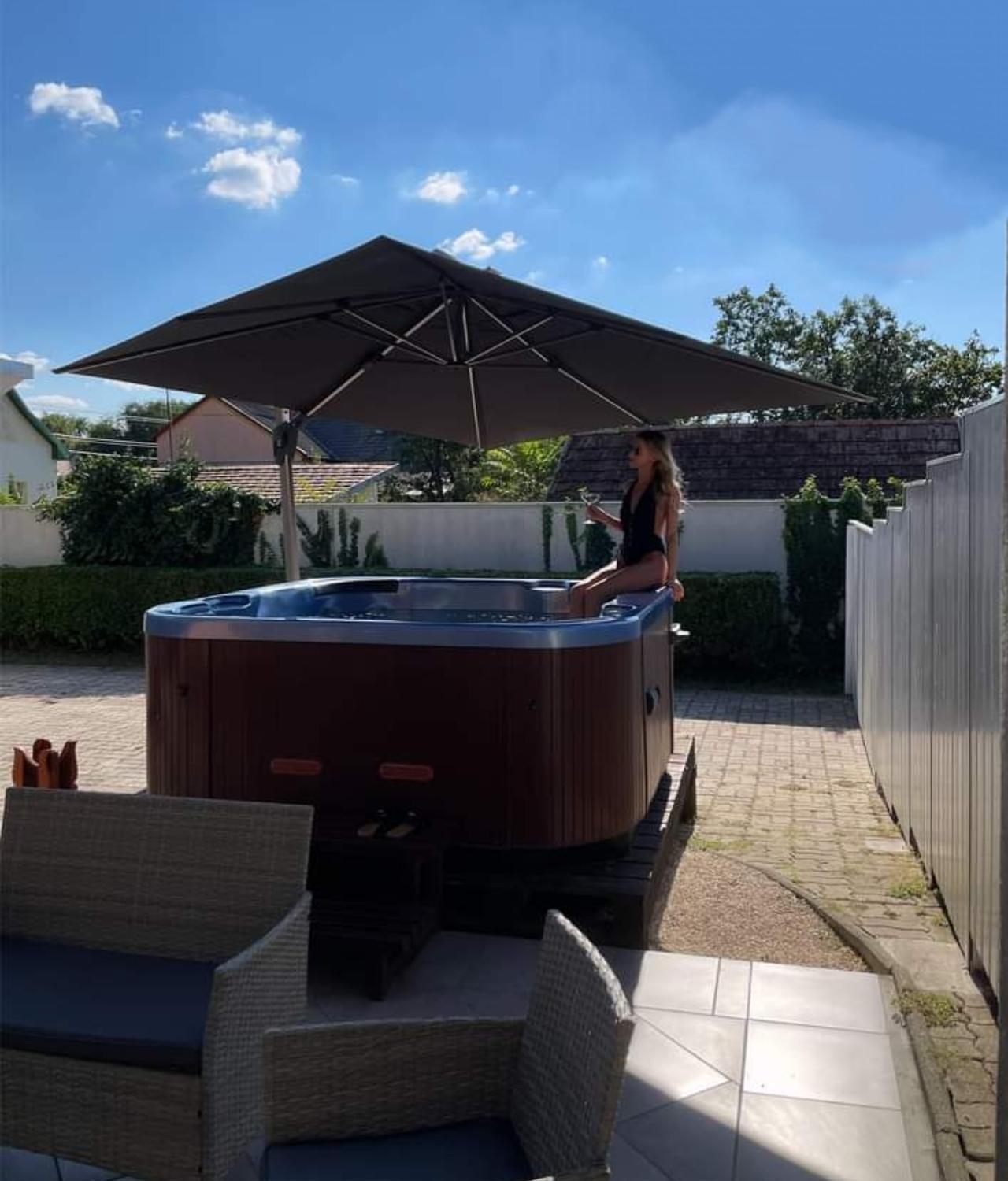 Nikolux Apartman Hajdúszoboszló Esterno foto