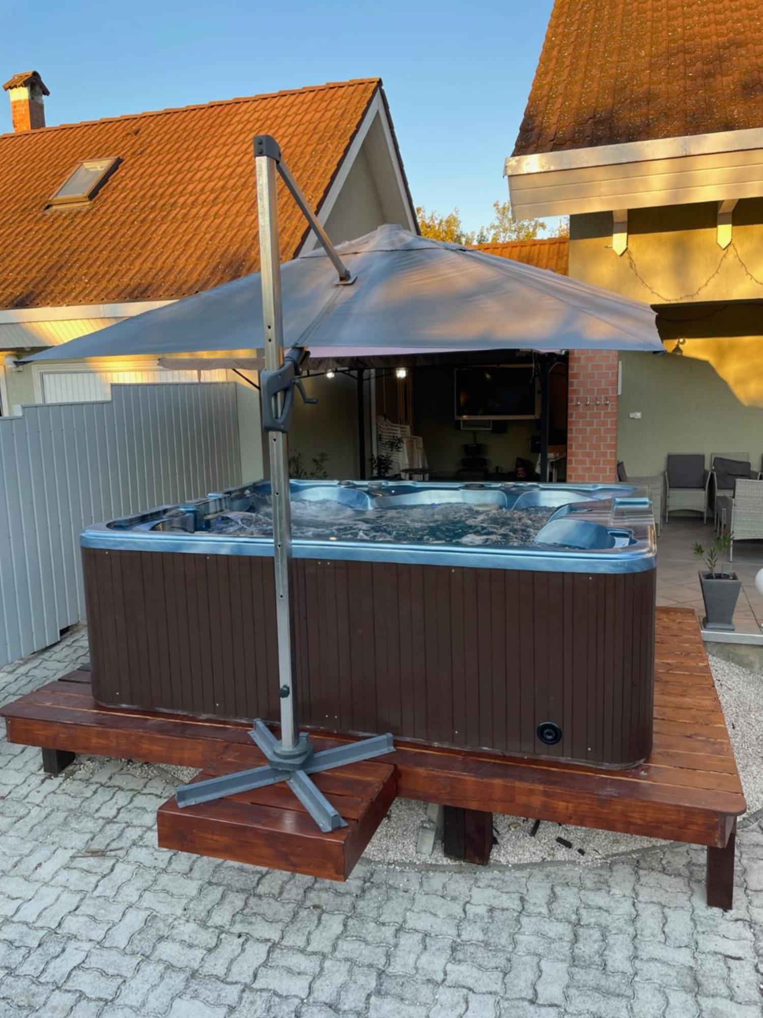 Nikolux Apartman Hajdúszoboszló Esterno foto