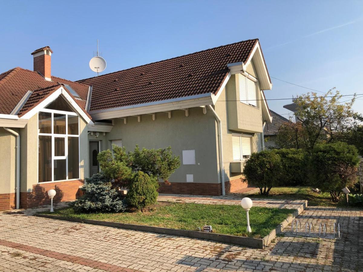Nikolux Apartman Hajdúszoboszló Esterno foto